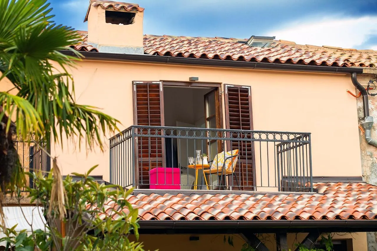 Holiday Home Kuca Na Moru Kornic