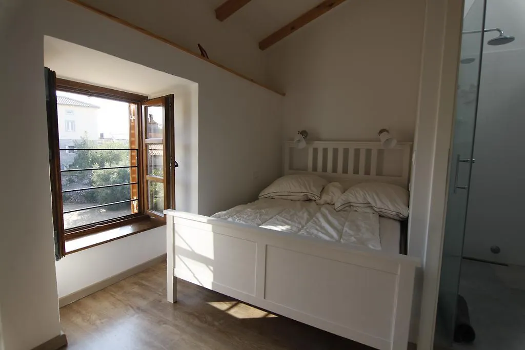 Holiday Home Kuca Na Moru Kornic