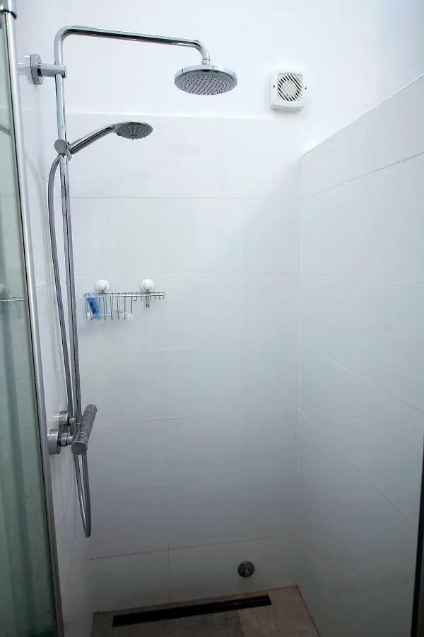 Holiday Home Kuca Na Moru Kornic